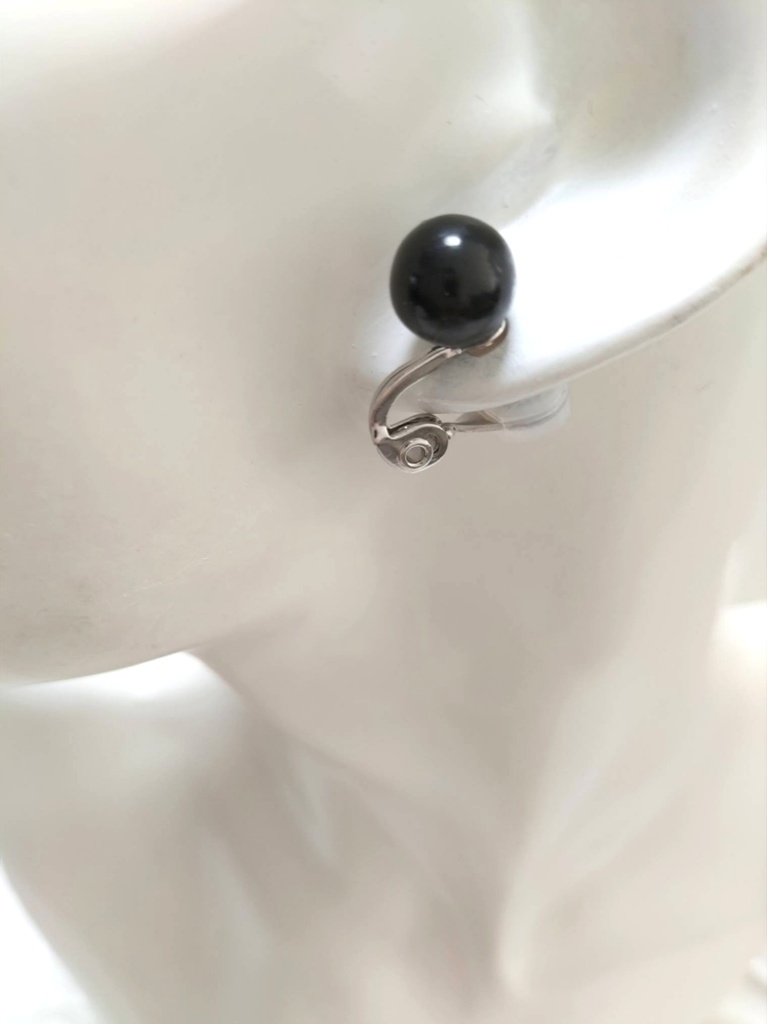 天然石ジェットのイヤリング