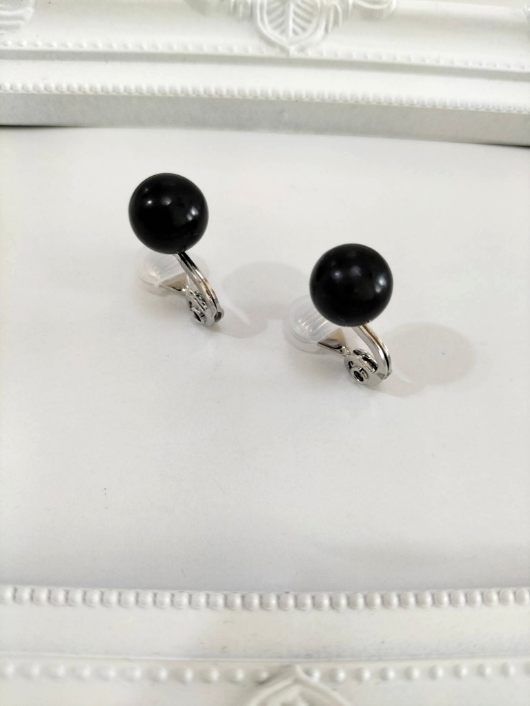 天然石ジェットのイヤリング