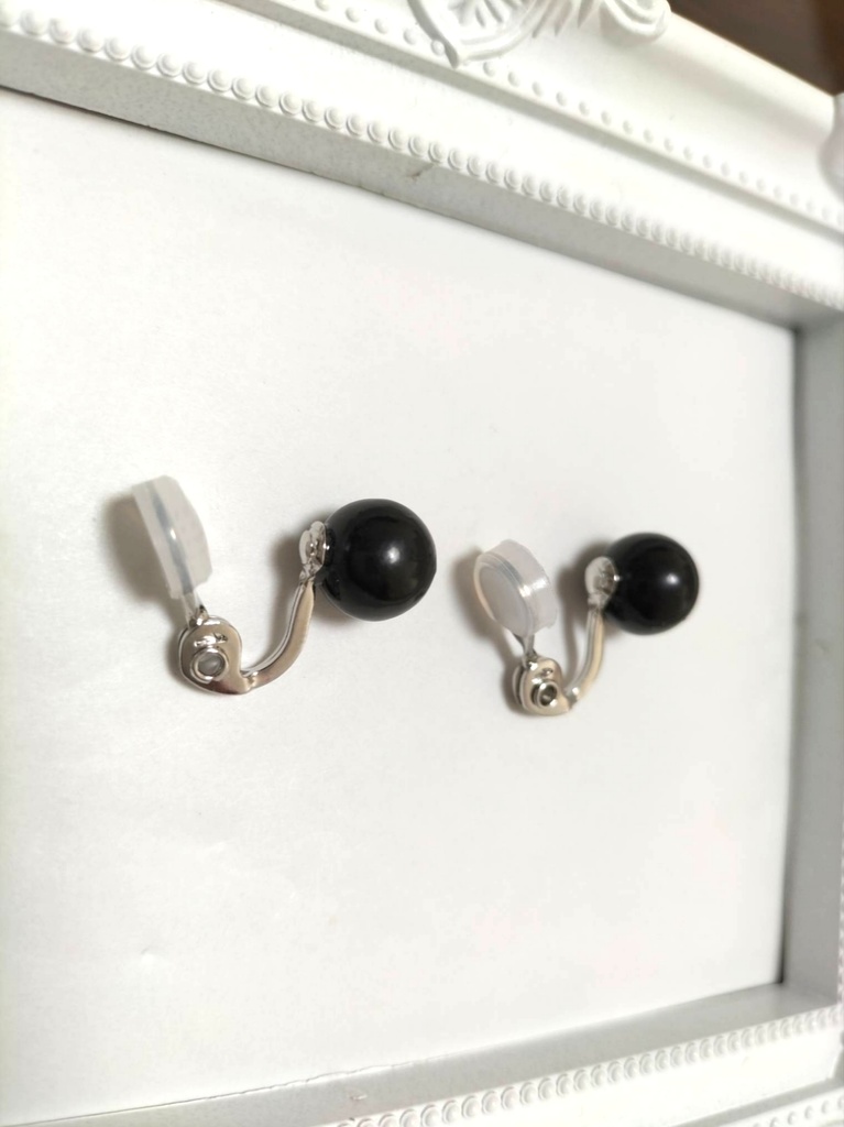 天然石ジェットのイヤリング