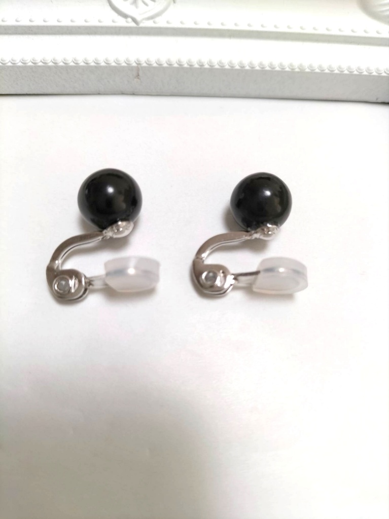 天然石ジェットのイヤリング