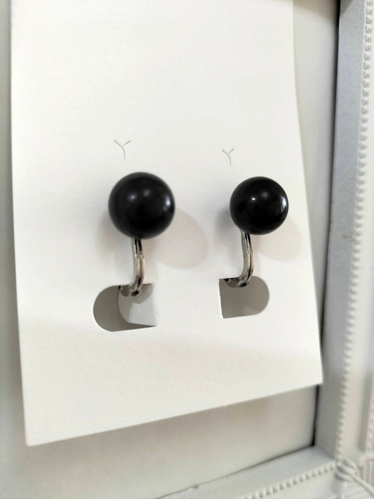 天然石ジェットのイヤリング