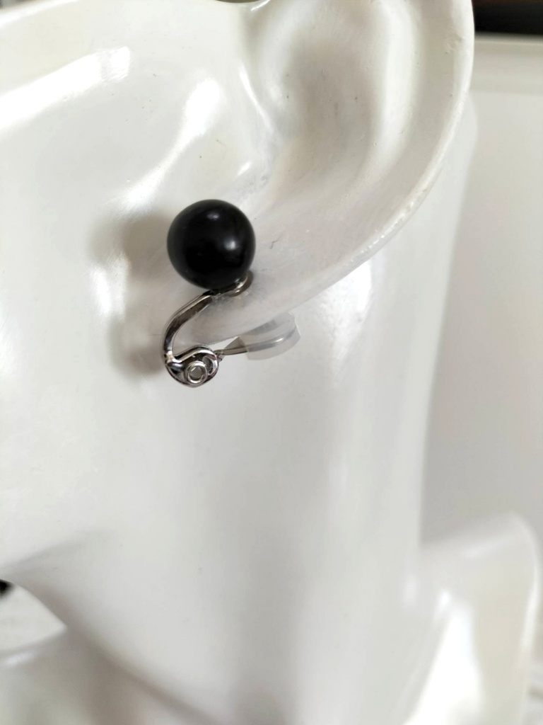 天然石ジェットのイヤリング