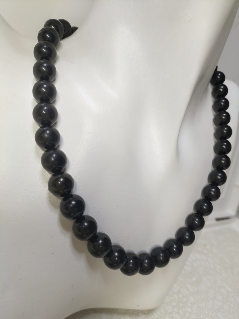 天然石ジェットのマグネット式ネックレス