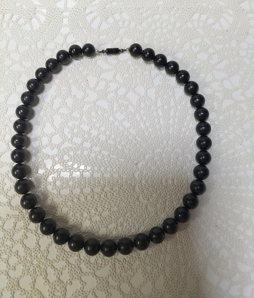 天然石ジェットのマグネット式ネックレス