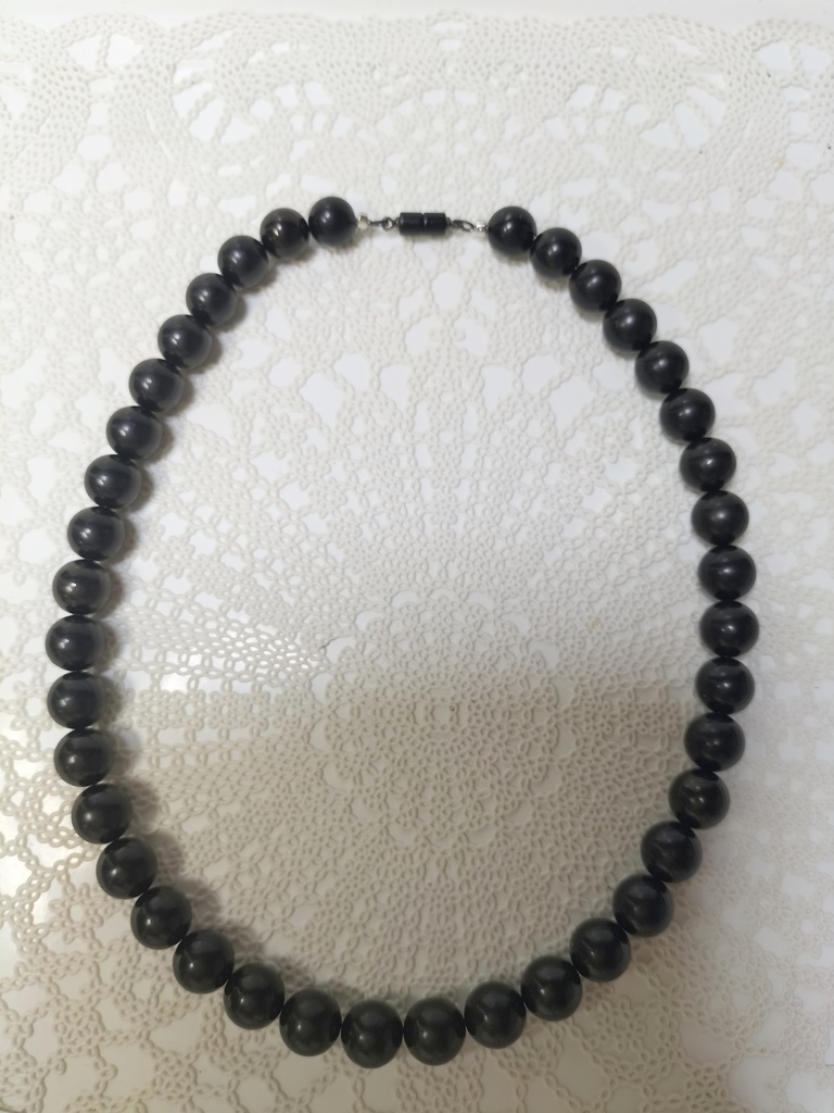 天然石ジェットのマグネット式ネックレス