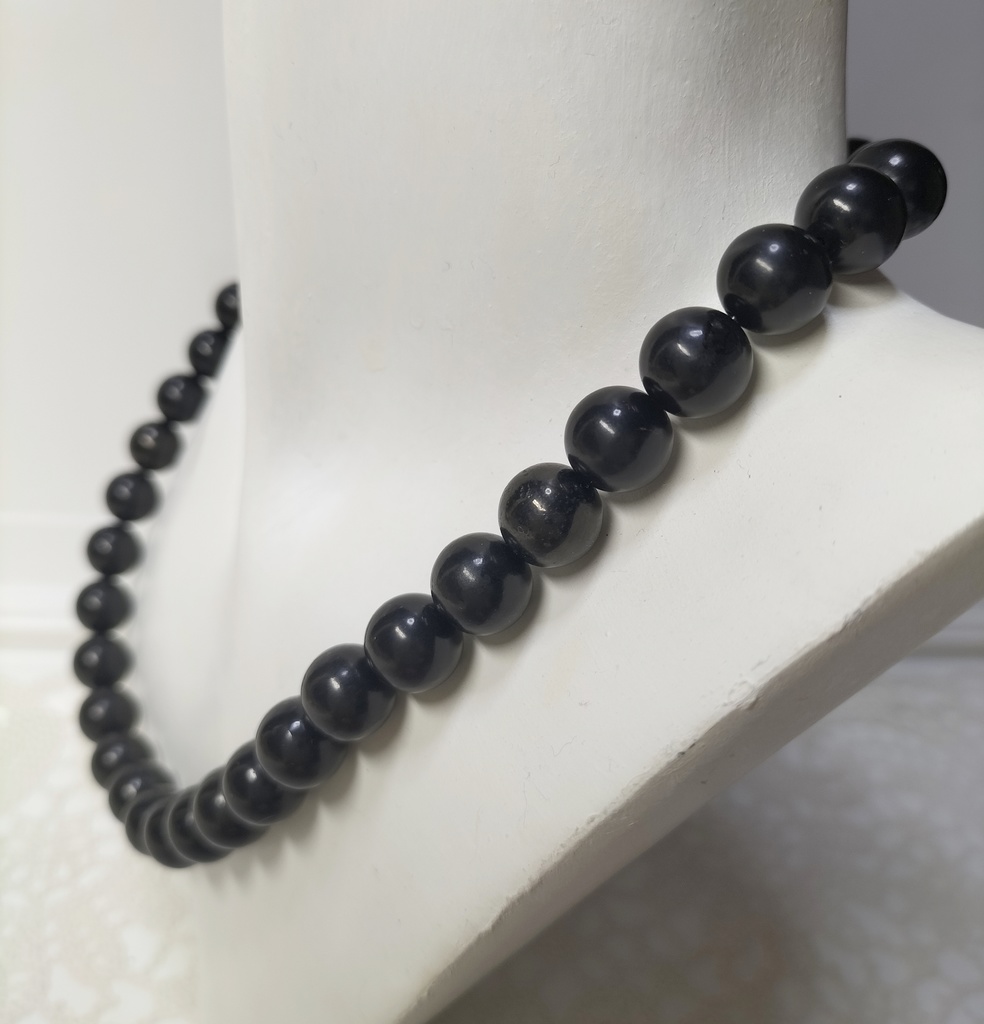 天然石ジェットのマグネット式ネックレス