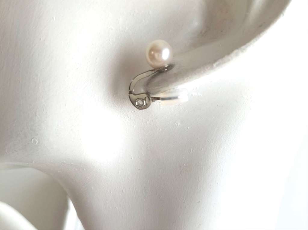 あこや本真珠(宇和島産)の調節可能なクリップ式のイヤリング