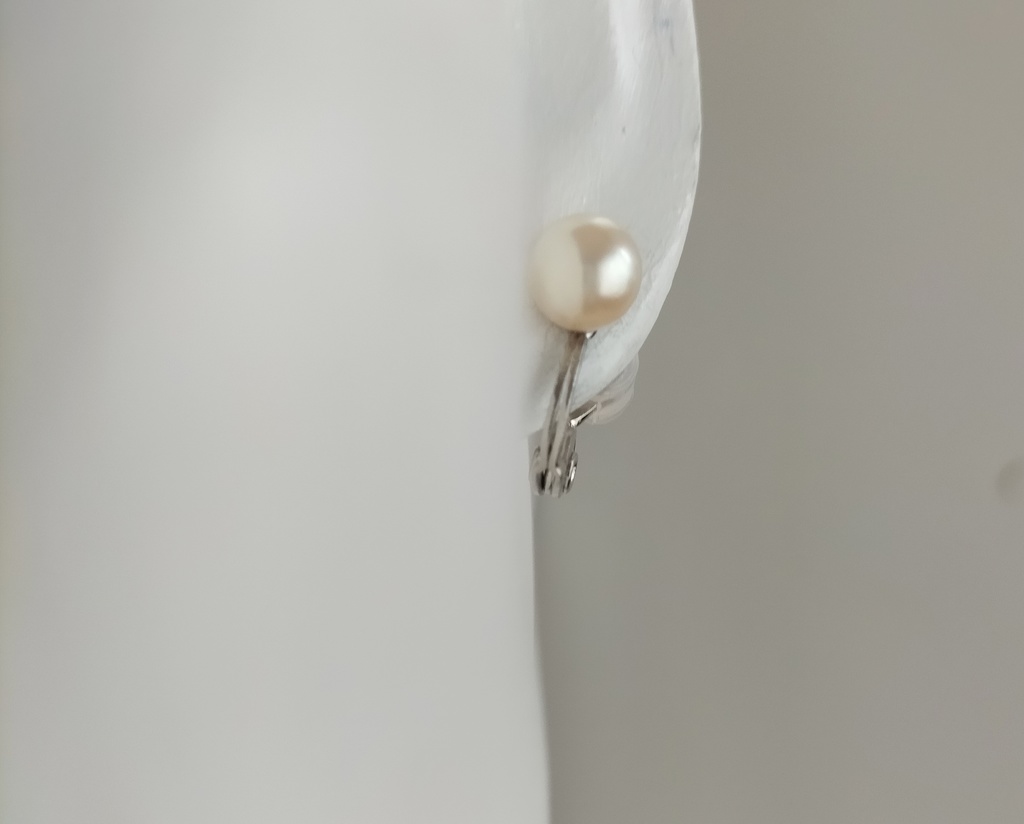 あこや本真珠(宇和島産)の調節可能なクリップ式のイヤリング