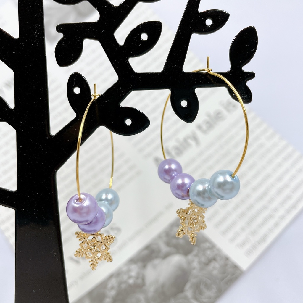 パールと雪のフープピアス