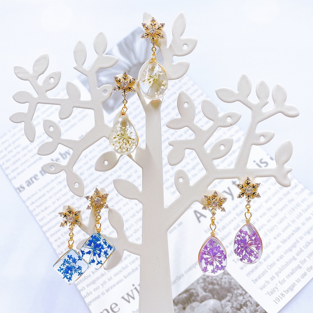 【3色】雪の結晶とレースフラワーのピアス