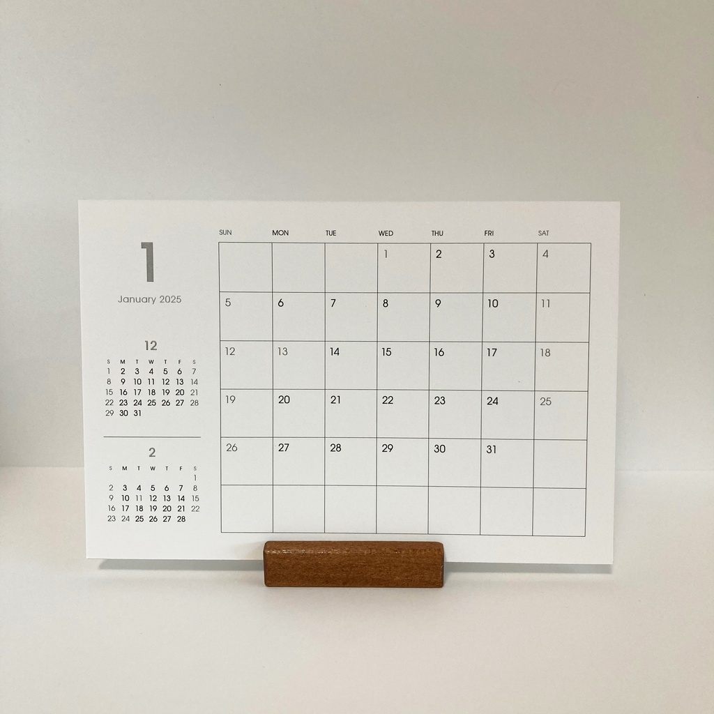 2025年卓上カレンダー「まるちゃんサボテンとotonoねこ」送料込み 木製スタンド付き