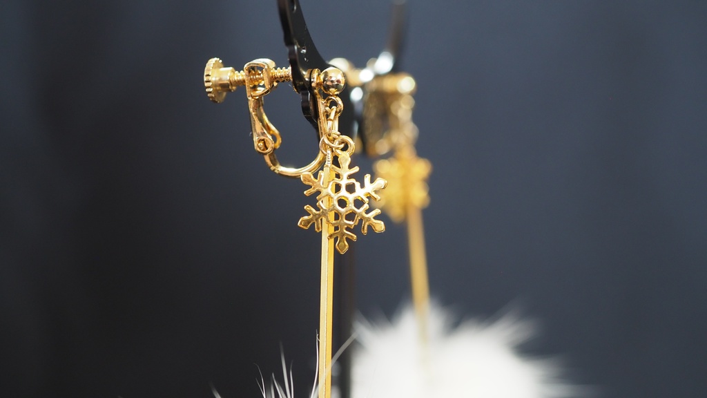 雪のファーピアス