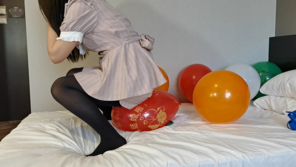 黒髪Mちゃんのお尻で風船割り M-chan's Ride to Pop