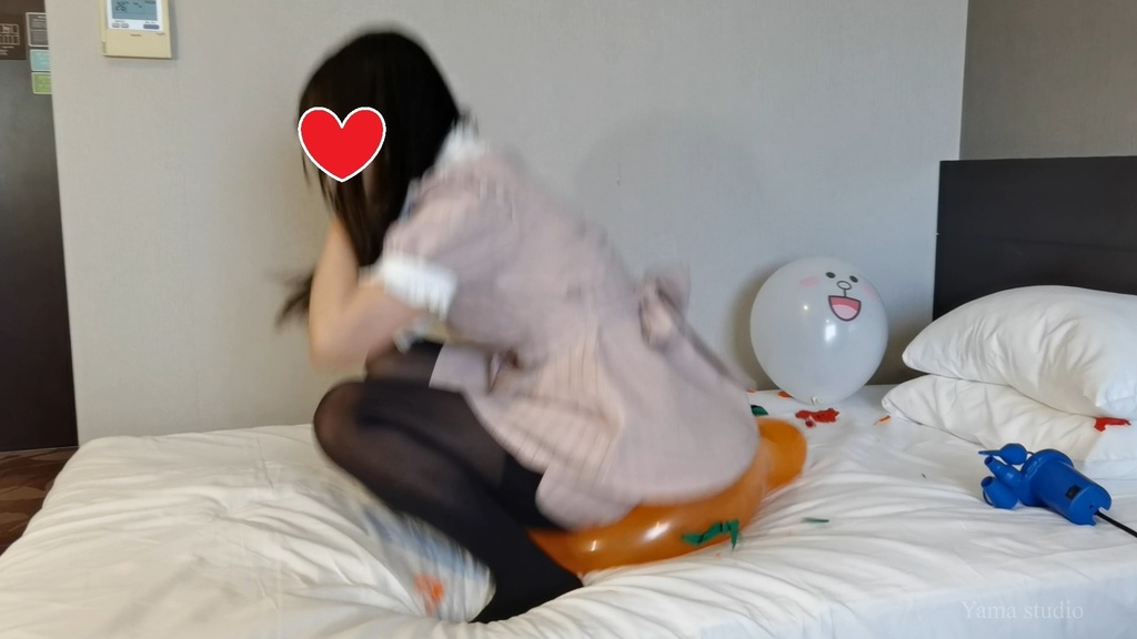 黒髪Mちゃんのお尻で風船割り M-chan's Ride to Pop