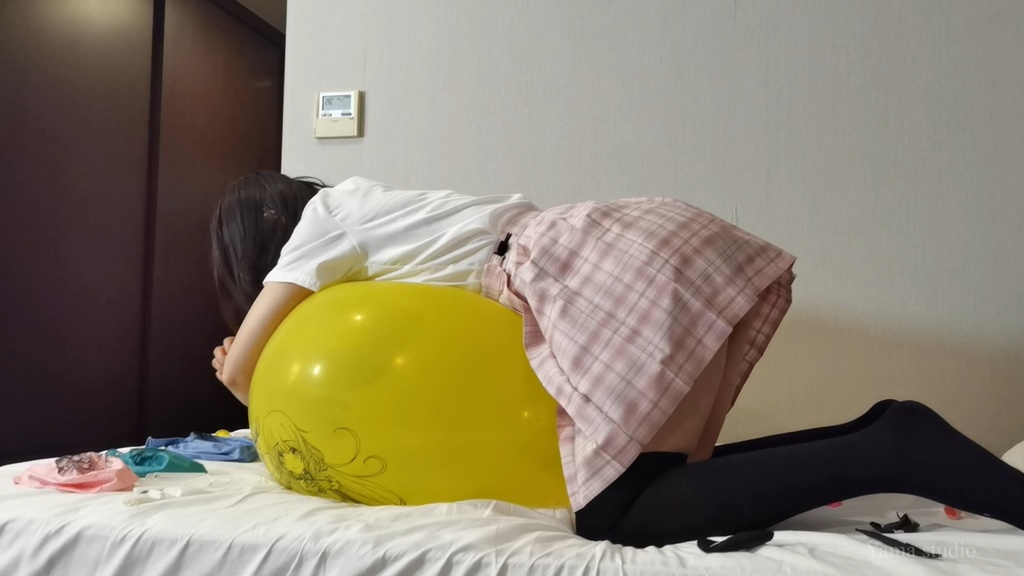 黒髪Mちゃんのイラスト風船遊び&割り4 M-chan's Anime balloon play & pop4