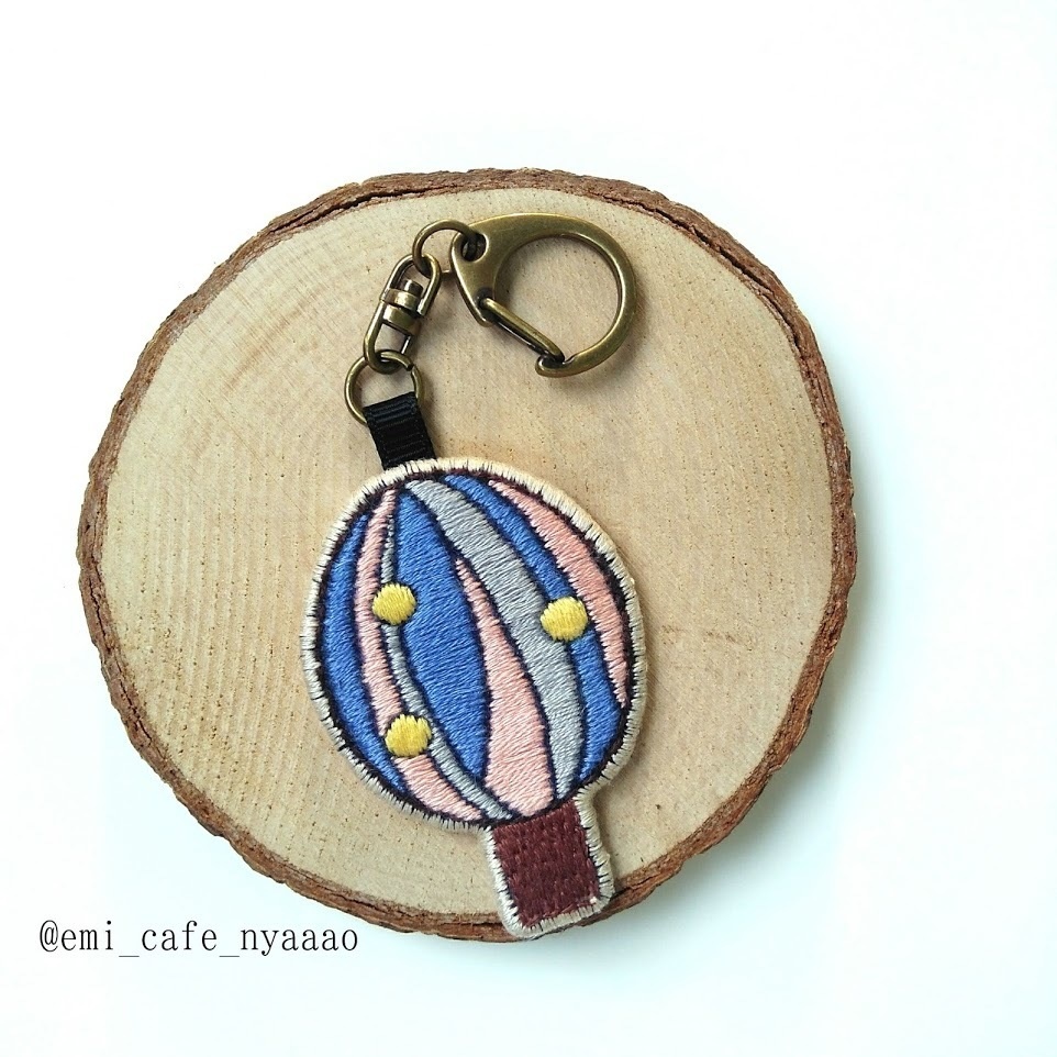 手刺繍キーホルダー 実のなる木 Emi Cafe Nyaaao Booth