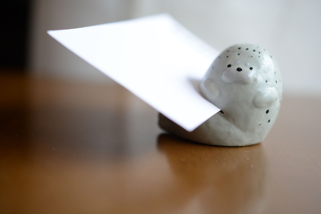 Harpseal 横座り型あざらしメモスタンド ゴマフアザラシ