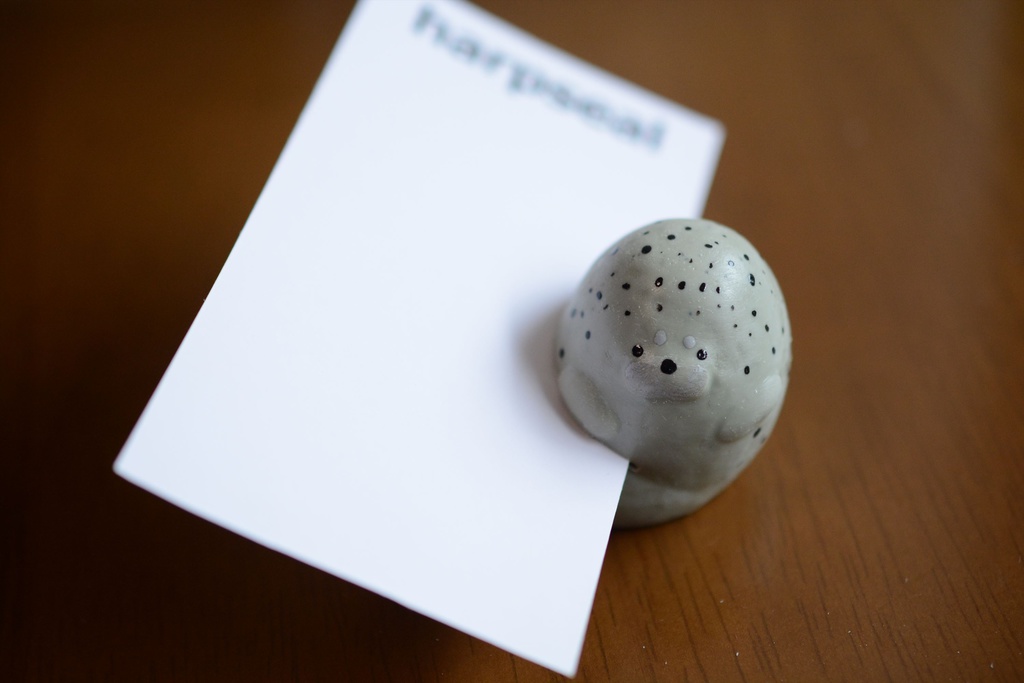 Harpseal 横座り型あざらしメモスタンド ゴマフアザラシ