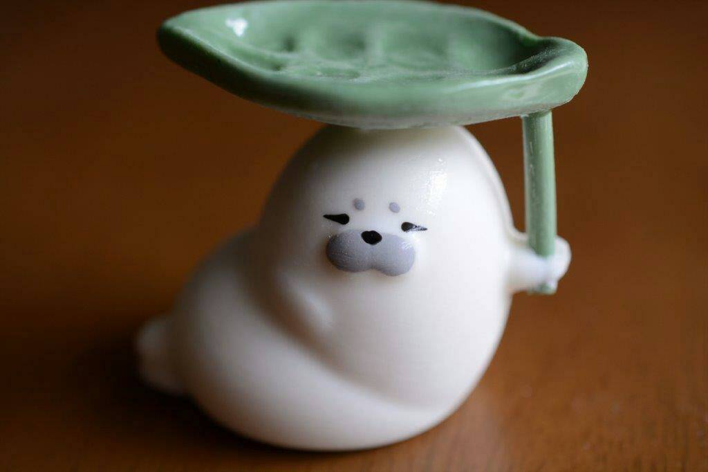 Harpseal 雨宿りあざらし 小物置き 横座り型
