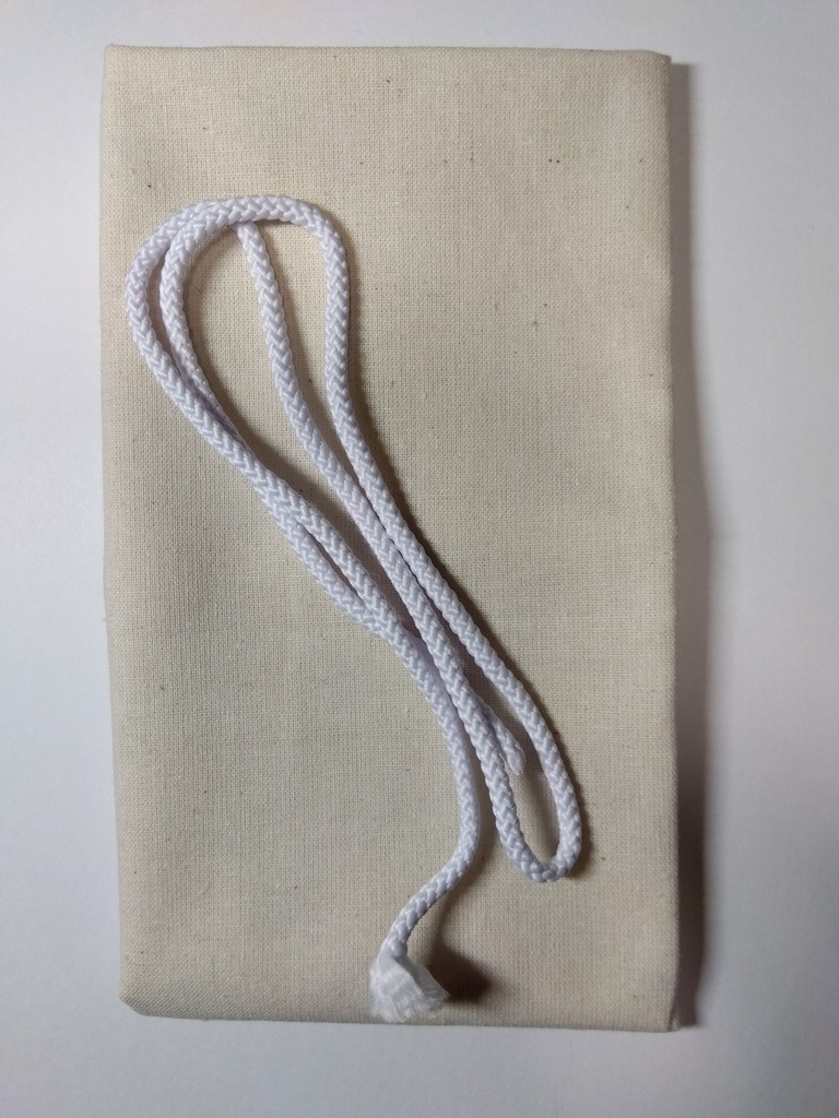 踏み出す一歩目：布とひも