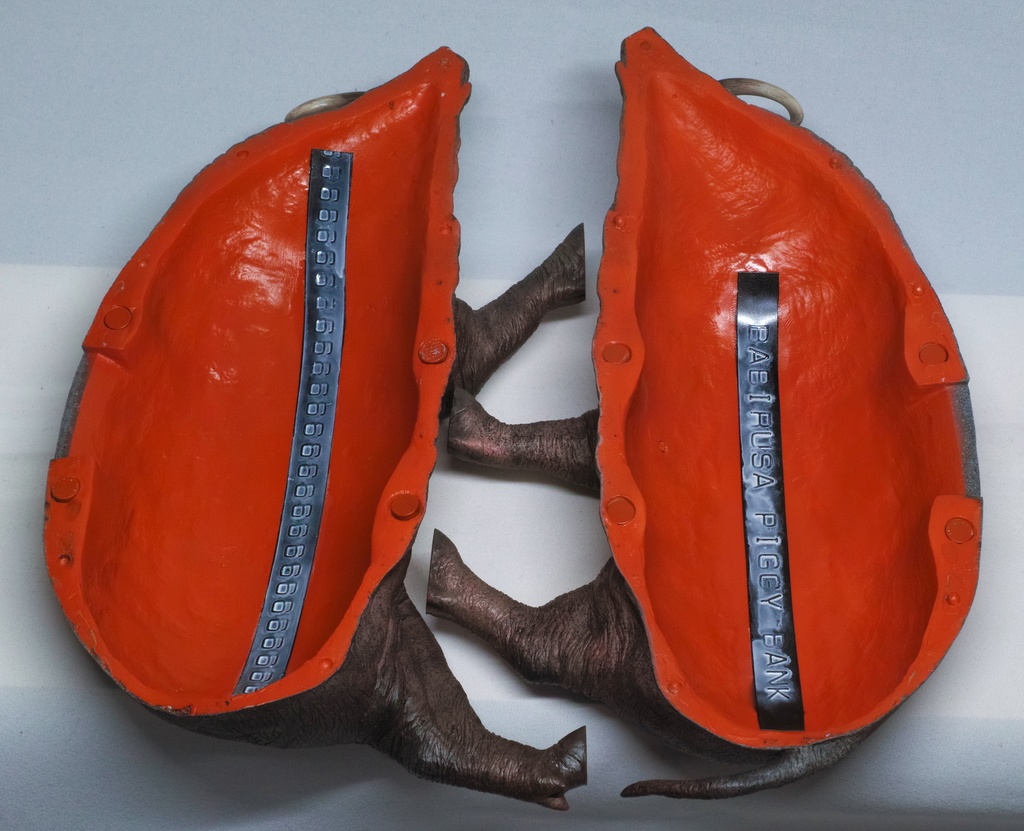 バビルサの貯金箱 ガレージキット