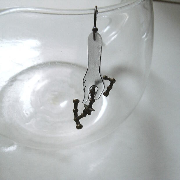 星座をつまむ ピアス《蠍座》(片耳分)