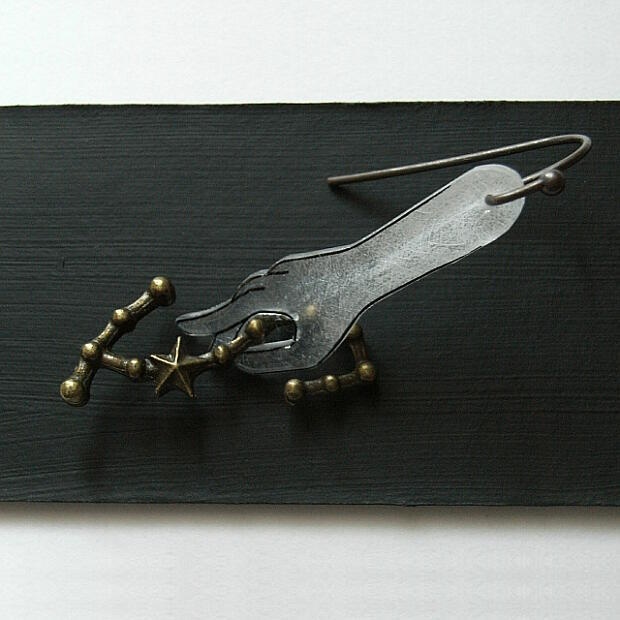 星座をつまむ ピアス《蠍座》(片耳分)