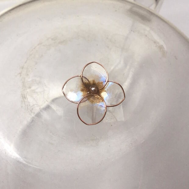透明紫陽花イヤリング《青》(片耳分)
