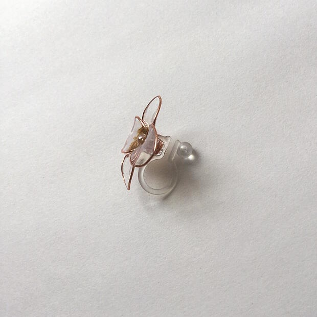 透明紫陽花イヤリング《青》(片耳分)