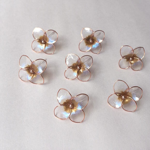 透明紫陽花イヤリング《青》(片耳分)