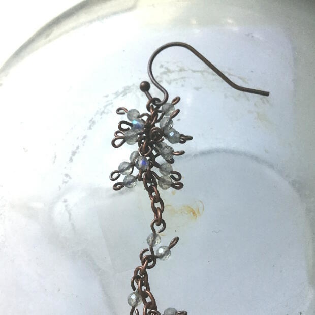 ラブラドライトの"もしょもしょ"ピアス