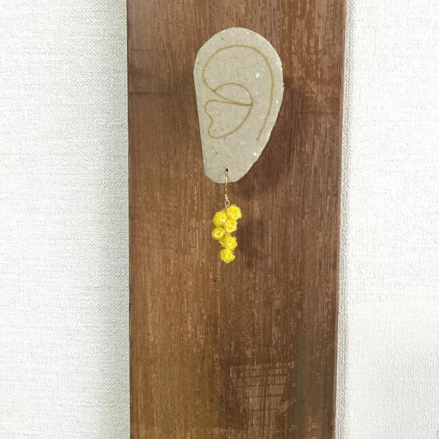 ミモザのピアス(片耳分)