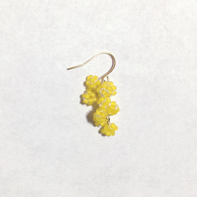 ミモザのピアス(片耳分)