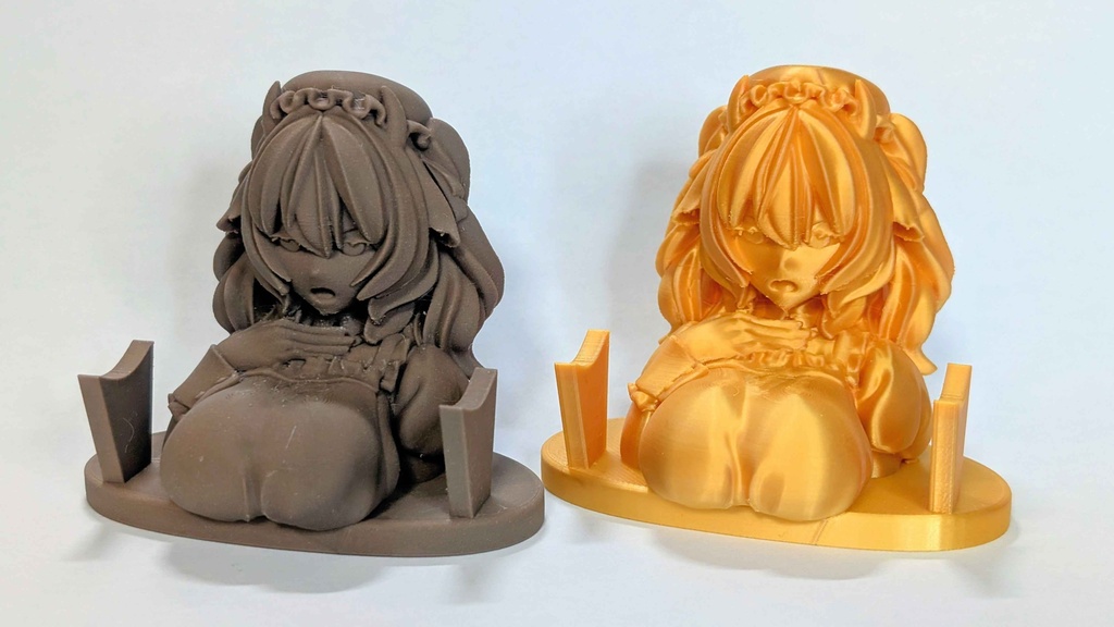 ミルティナに嫌な顔されながらペン置かせてもらうペンホルダー