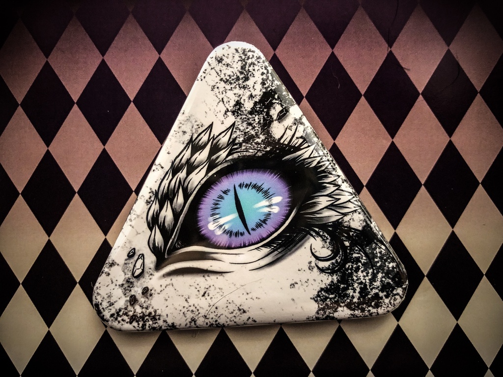 三角缶バッチ-目玉-