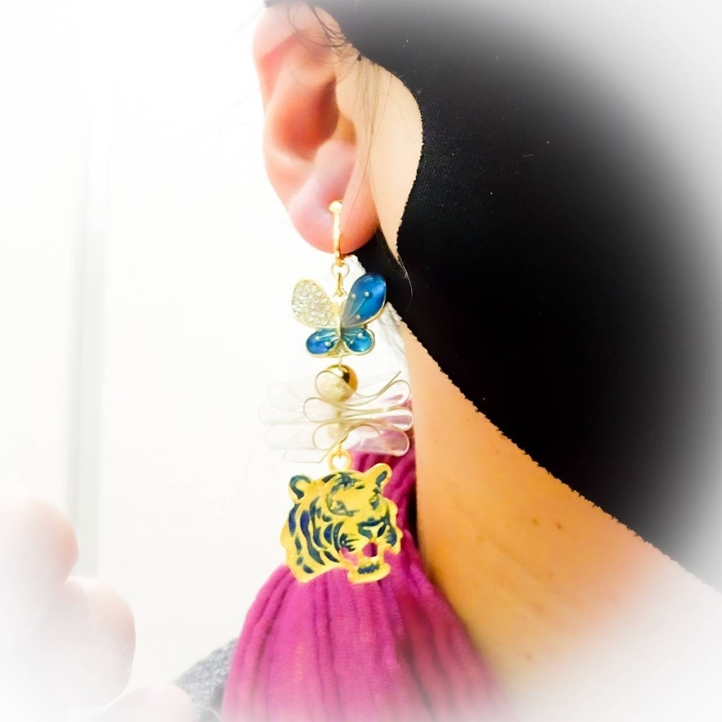 Oriental Blueのエキゾチック タイガー Butterfly & tiger オリエンタルブルーの蝶々 虎 ピアス イヤリング