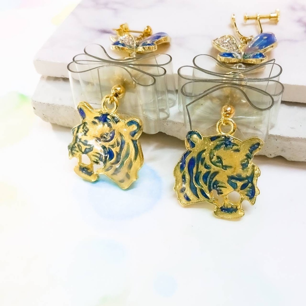 Oriental Blueのエキゾチック タイガー Butterfly & tiger オリエンタルブルーの蝶々 虎 ピアス イヤリング