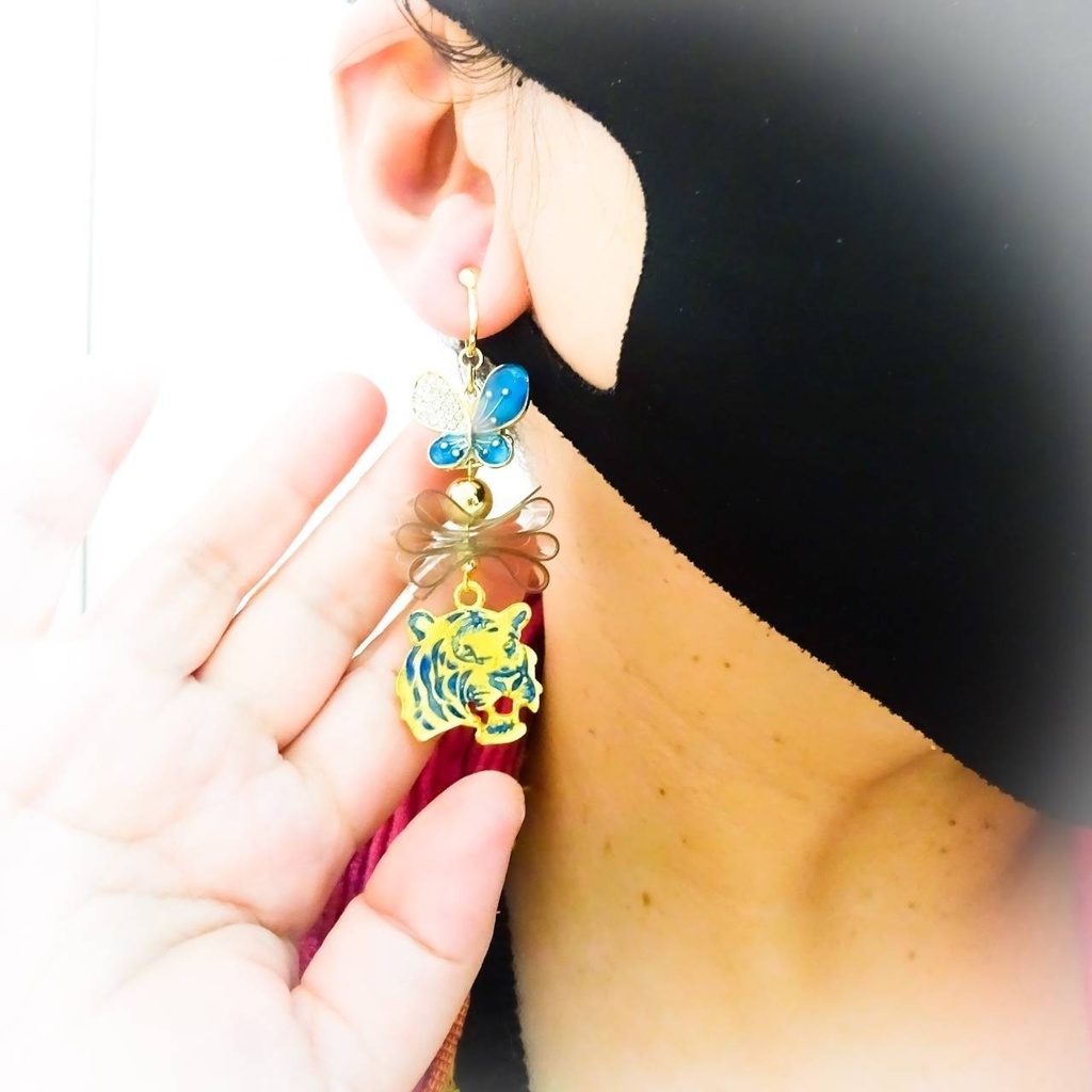 Oriental Blueのエキゾチック タイガー Butterfly & tiger オリエンタルブルーの蝶々 虎 ピアス イヤリング