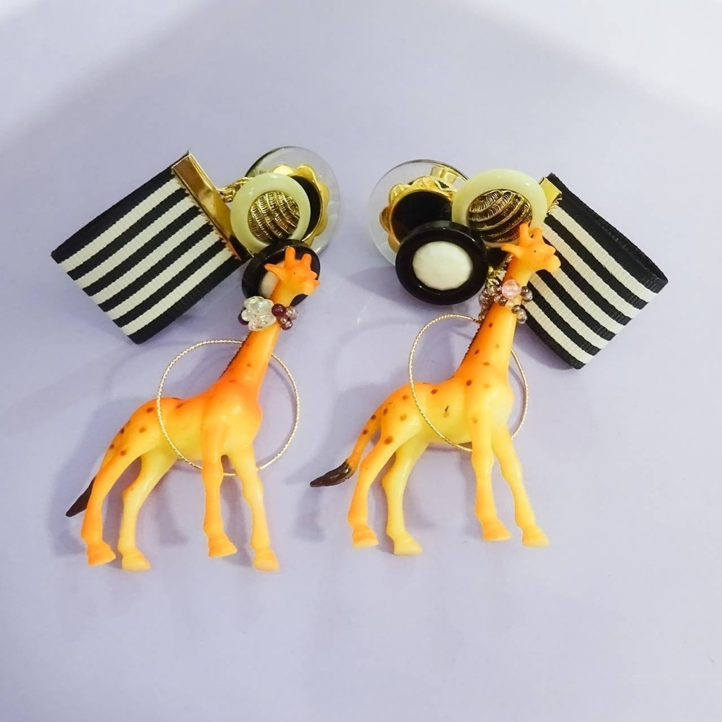 キリン・ ア ラ モード (à la mode) モノトーン ピアス イヤリング きりん アニマル レトロボタン ストライプ 動物