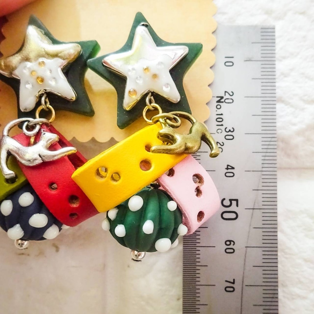 ビリジアンの星 アジアンポップなエスニック風 猫とドット柄の ピアス イヤリング