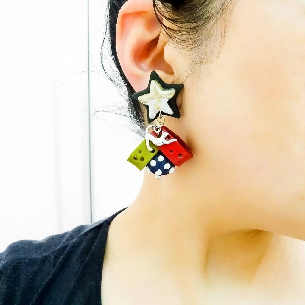 ビリジアンの星 アジアンポップなエスニック風 猫とドット柄の ピアス イヤリング