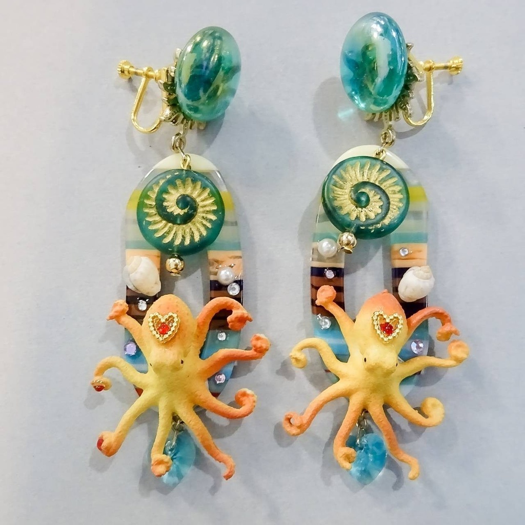 ターコイズブルーの踊るタコの サマー ピアス イヤリング オクトパス 海 summer 生き物 海の生き物