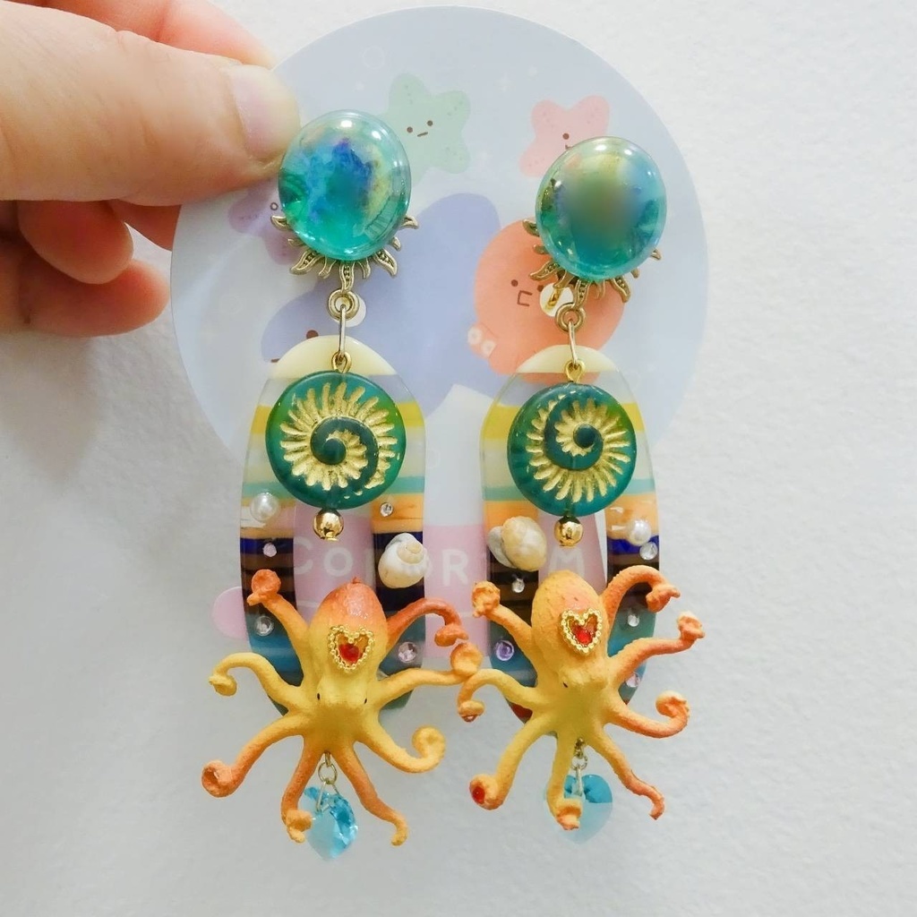 ターコイズブルーの踊るタコの サマー ピアス イヤリング オクトパス 海 summer 生き物 海の生き物