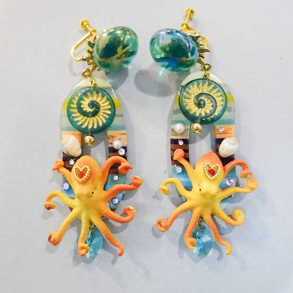 ターコイズブルーの踊るタコの サマー ピアス イヤリング オクトパス 海 summer 生き物 海の生き物