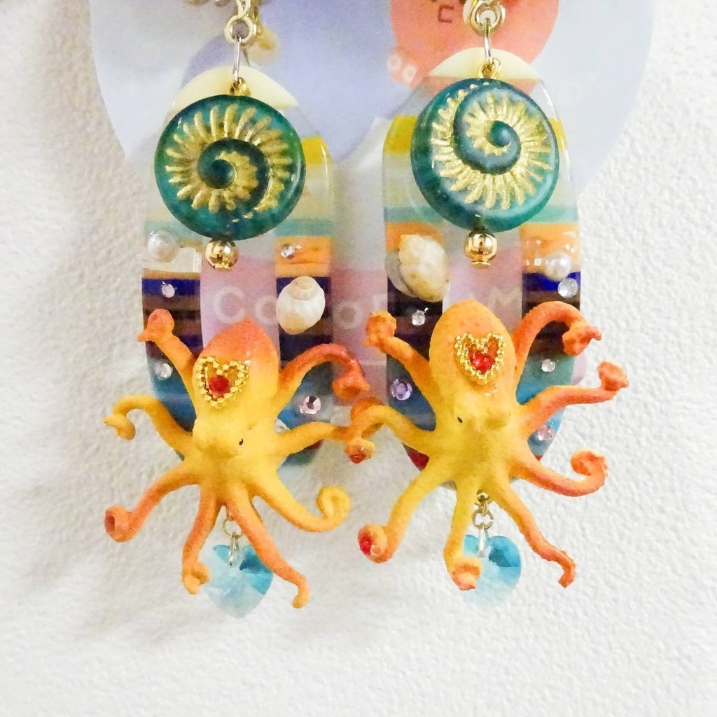ターコイズブルーの踊るタコの サマー ピアス イヤリング オクトパス 海 summer 生き物 海の生き物