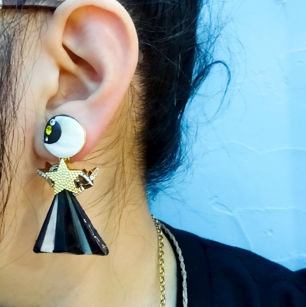 マザーオブパールの月と星のサーカス Blackテント クリスタルクレイとシェルの ピアス イヤリング