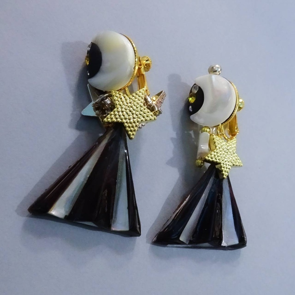 マザーオブパールの月と星のサーカス Blackテント クリスタルクレイとシェルの ピアス イヤリング