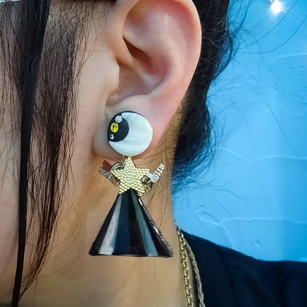 マザーオブパールの月と星のサーカス Blackテント クリスタルクレイとシェルの ピアス イヤリング