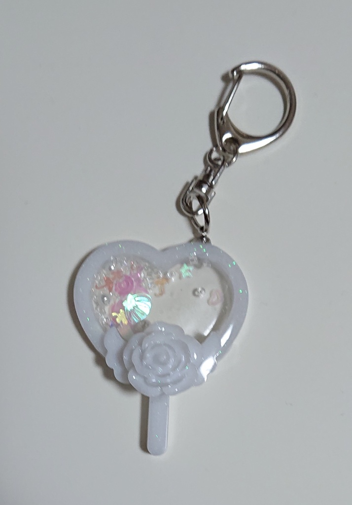 概念キーホルダー白薔薇
