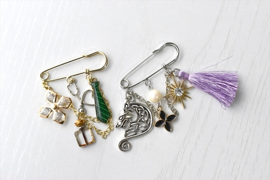 シンジュクディビジョン ピン 金 銀 ２種類 Squeeze Your Hand Booth